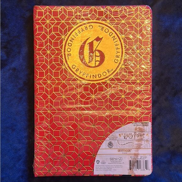 Brand new Gryffindor House journal from Wizarding World of Harry Potter - Picture 2 of 4